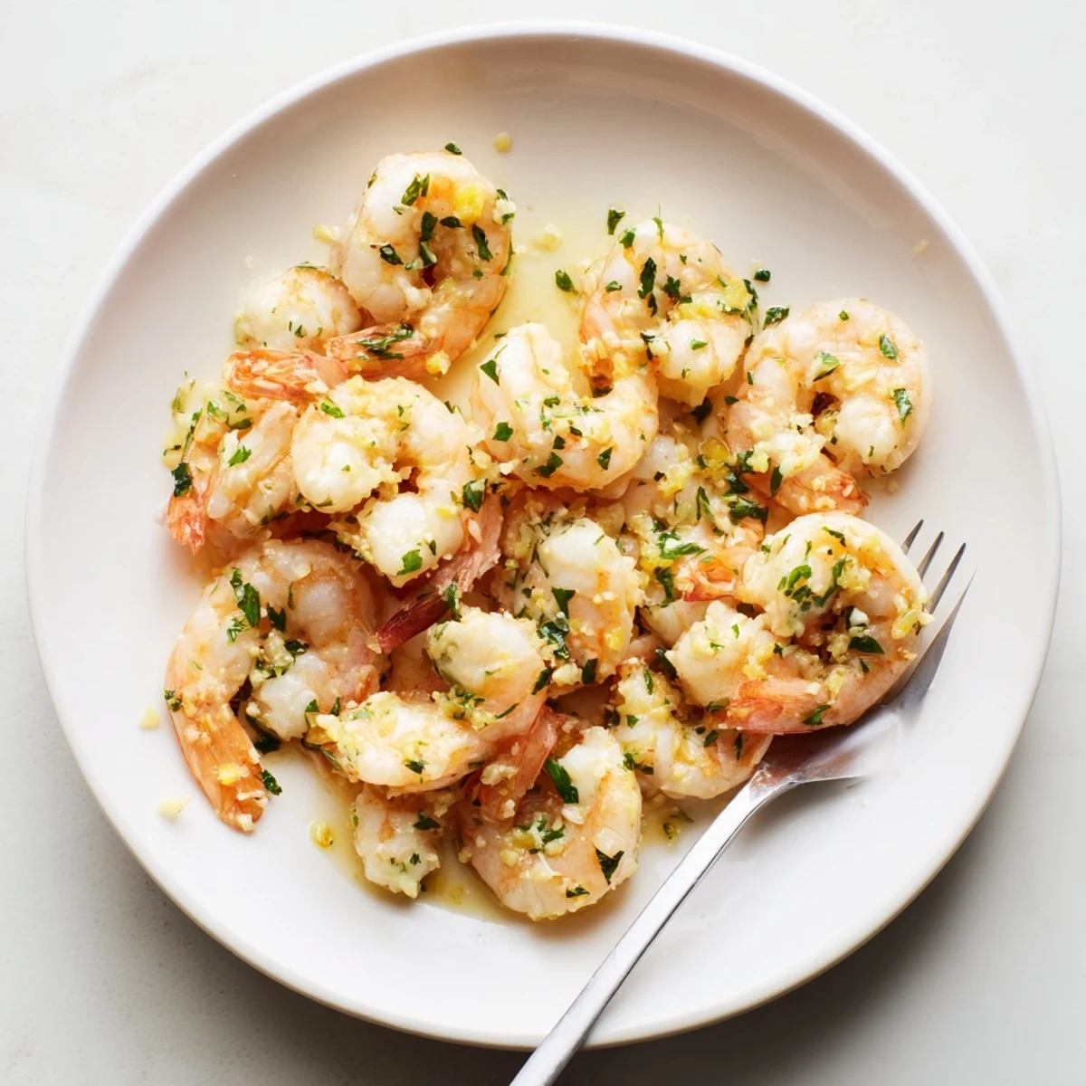 Fragrant 15-Minute Garlic Shrimp Scampi with bright lemon zest, served over golden pasta.